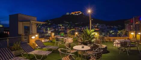 Daily buffet breakfast (EUR 7 per person)