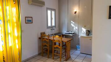 Cribs (free), WiFi (free), bed sheets