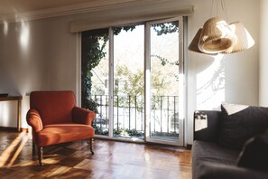Standard Apartment, 2 Bedrooms | Living room