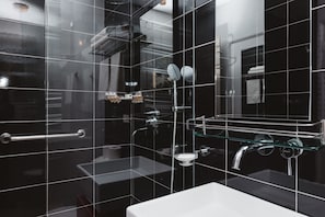 Standard Apartment, 1 Bedroom | Bathroom shower