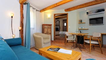 Suite, Garden View | Premium bedding, minibar, in-room safe, individually decorated