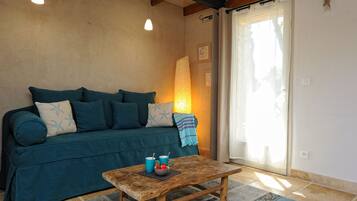 Comfort-tvíbýli - útsýni yfir garð | Rúmföt af bestu gerð, míníbar, öryggishólf í herbergi