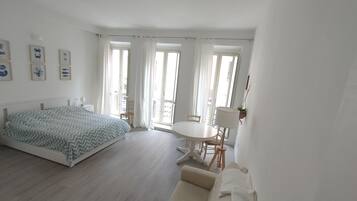 Superior Room | Egyptian cotton sheets, down comforters, desk, laptop workspace