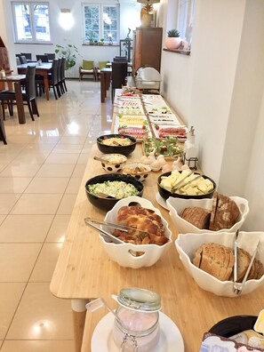 Desayuno bufé gratuito y diario