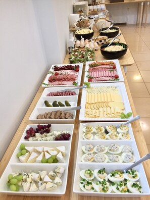 Free daily buffet breakfast