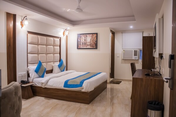 Pillowtop beds, in-room safe, desk, laptop workspace