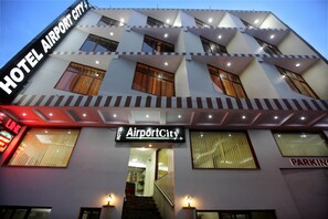 Front of property - Hotel Airport City (New Delhi)