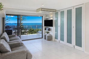 Spinnaker 2 Bedroom (External Apartment) | Living area