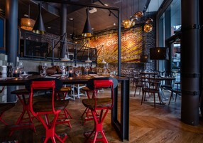 Middag serveres, italienske retter