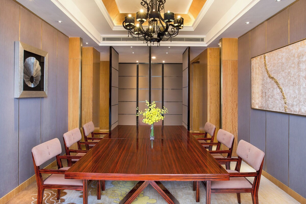 Presidential Suite, Multiple Beds (Top Floor) | Minibar, in-room safe, desk, iron/ironing board