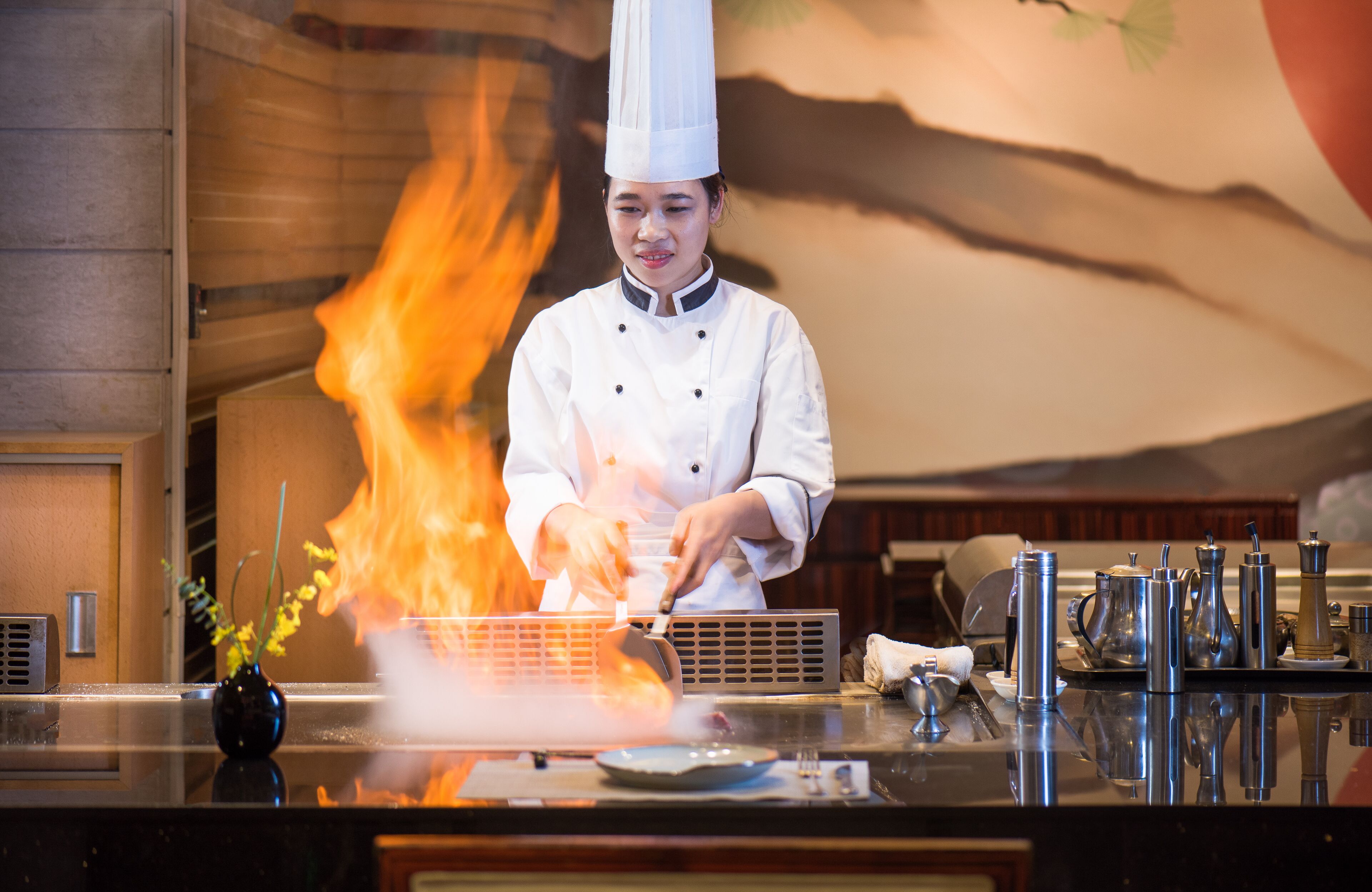 3 间餐厅，供应早餐、午餐和晚餐，中国菜