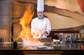 3 间餐厅,供应早餐、午餐和晚餐,中国菜