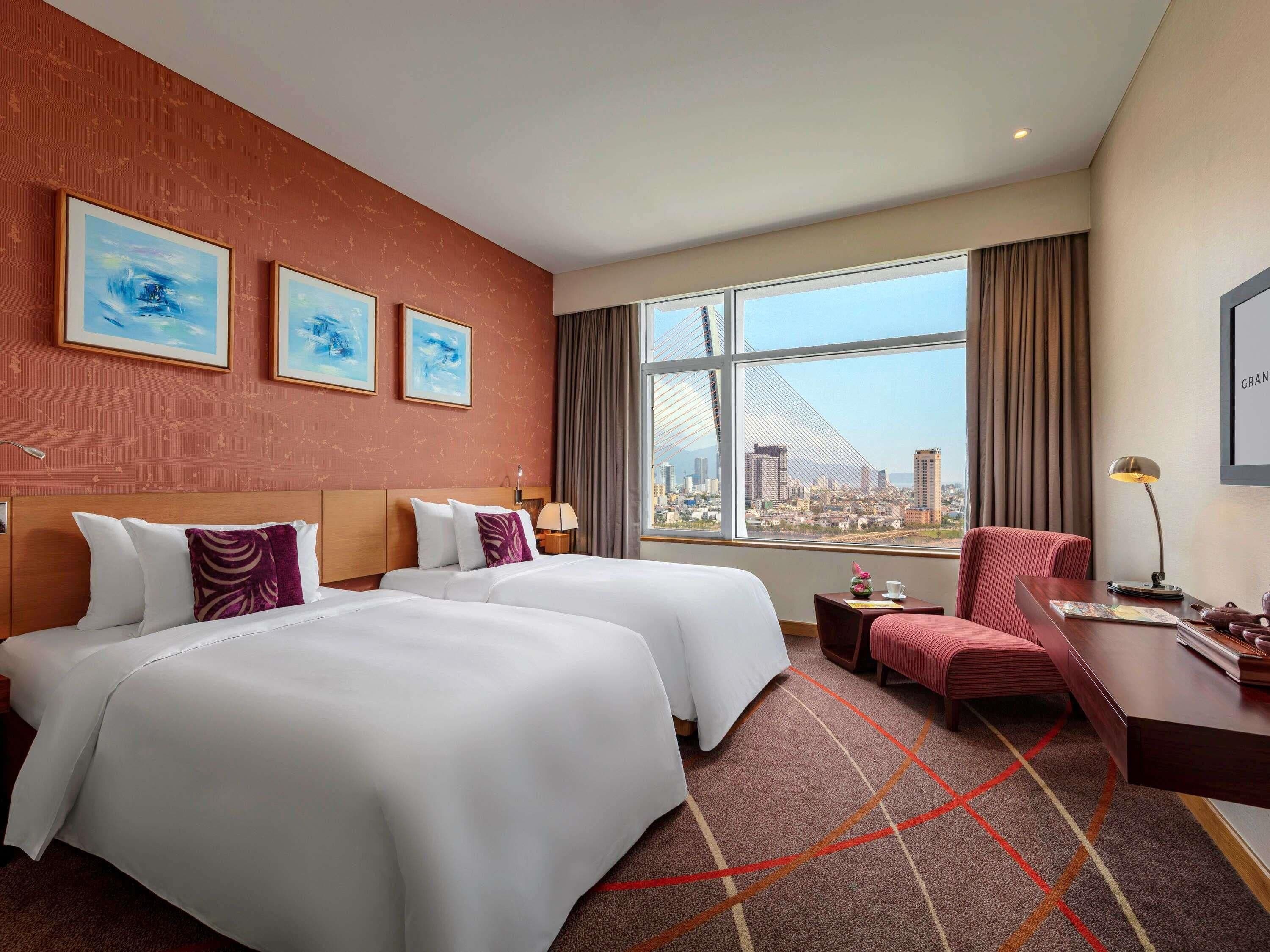 Superior Zip Bed Room | In-room safe, desk, blackout drapes, soundproofing
