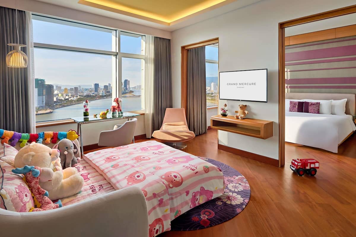 Family Suite, High Floor with Privilege Lounge access