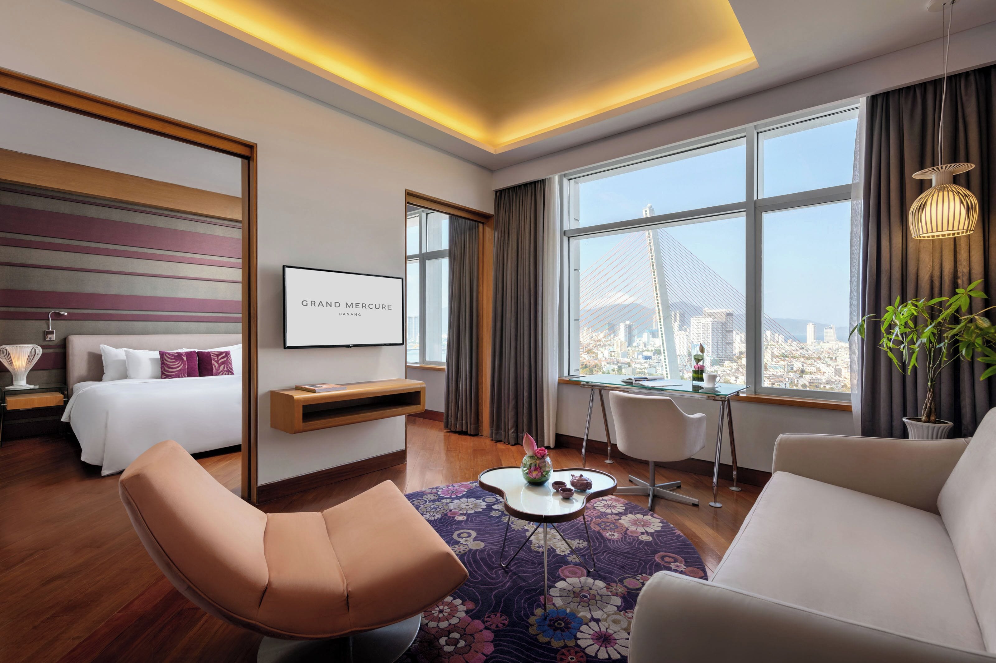 Family Suite, High Floor with Privilege Lounge access | In-room safe, desk, blackout drapes, soundproofing