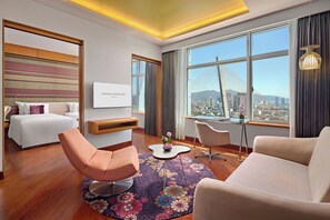 Executive Twin Suite, River View, High floor with Privilege Lounge access | In-room safe, desk, blackout drapes, soundproofing