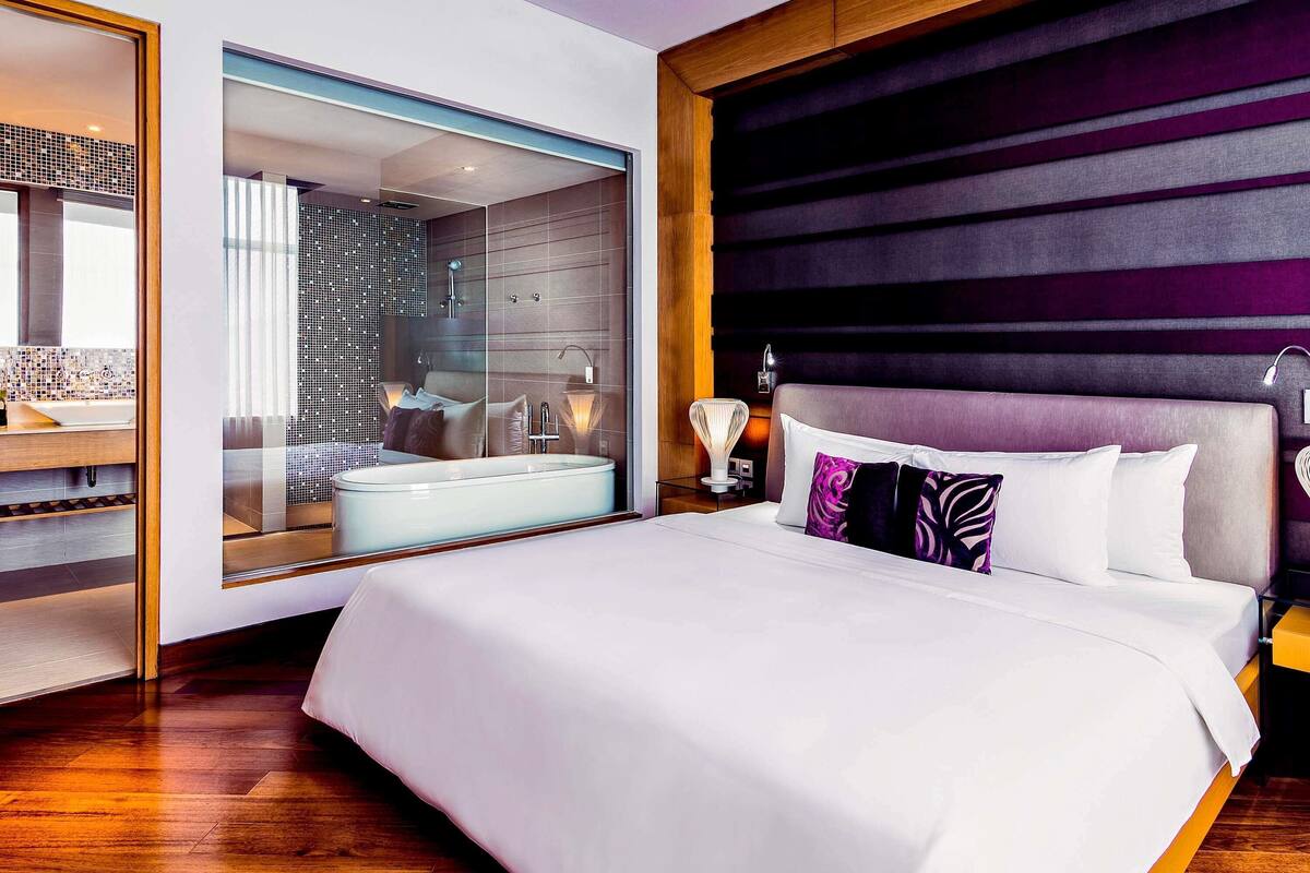 family suite, multiple beds, executive level | minibar, in-room safe, desk, blackout curtains