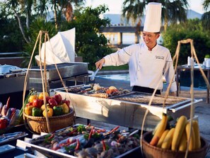 3 restaurants, lunch, dinner served; Chinese cuisine - Grand Mercure Danang (Da Nang)