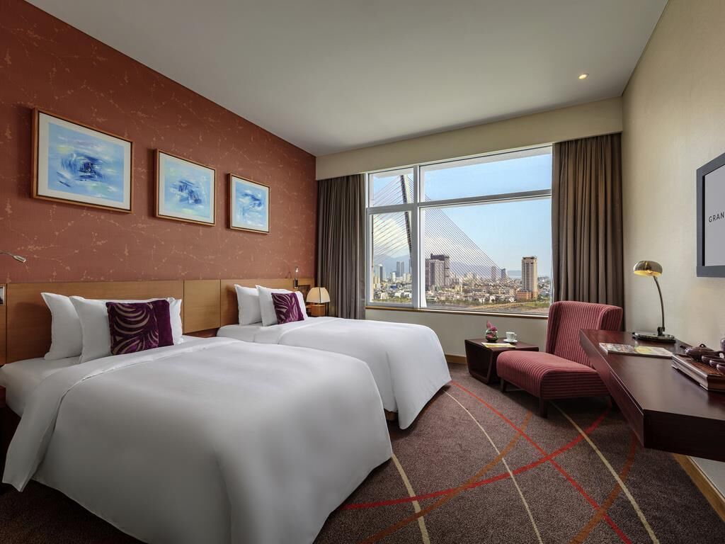Deluxe Room, 2 Twin Beds, River View, Executive Level | In-room safe, desk, blackout drapes, soundproofing