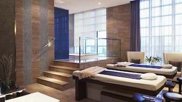 Salas de tratamiento para parejas, sauna y tina de hidromasaje