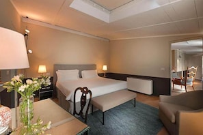 Ảnh chưa phân loại, 4 trong số 18 ảnh, nút