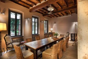 Ảnh chưa phân loại, 2 trong số 18 ảnh, nút
