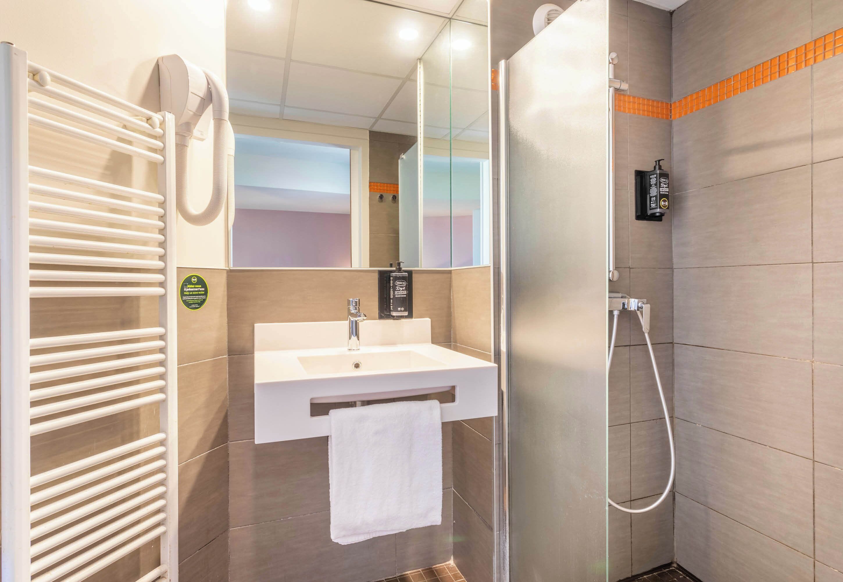 shower, free toiletries, hair dryer, towels