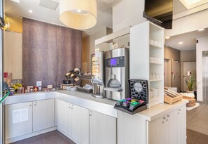 Tägliches Frühstücksbuffet gegen Gebühr