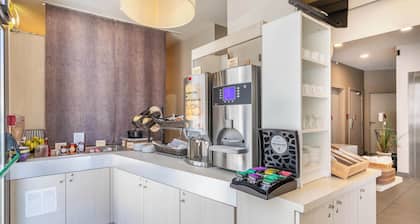 B&B HOTEL Marseille La Timone