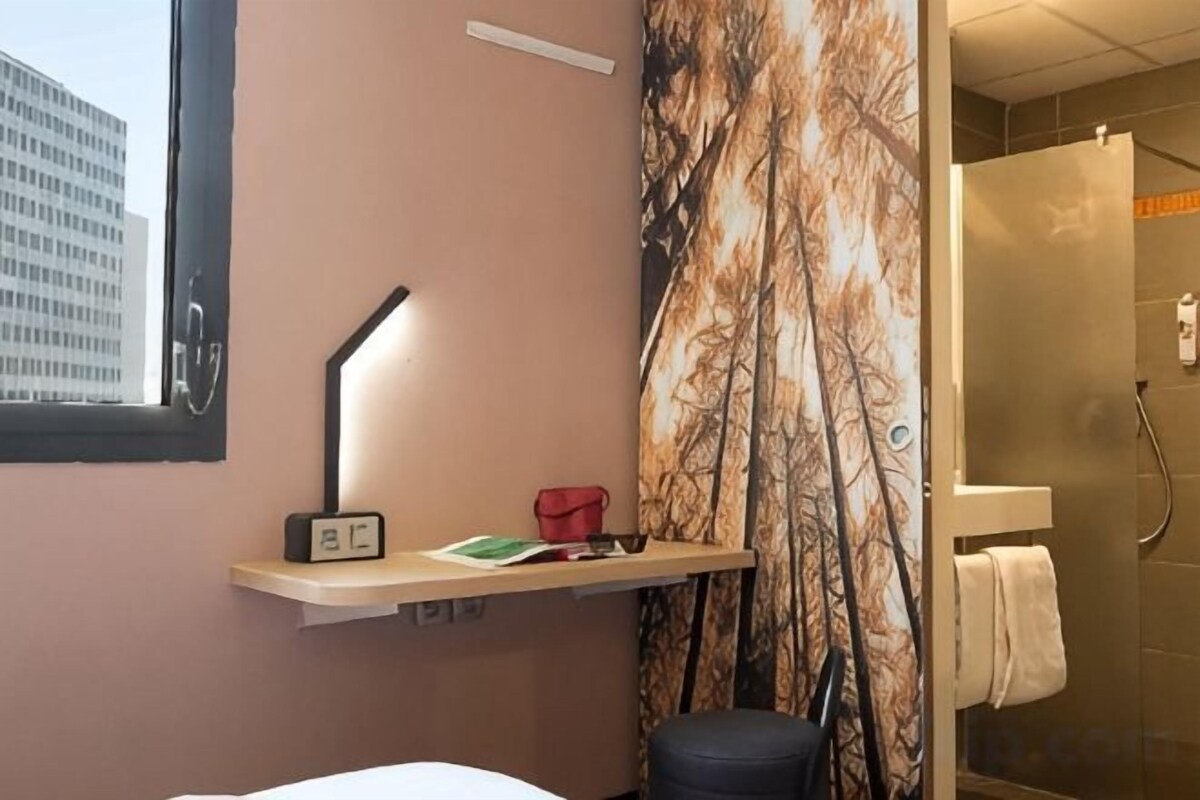 Premium bedding, in-room safe, desk, blackout curtains