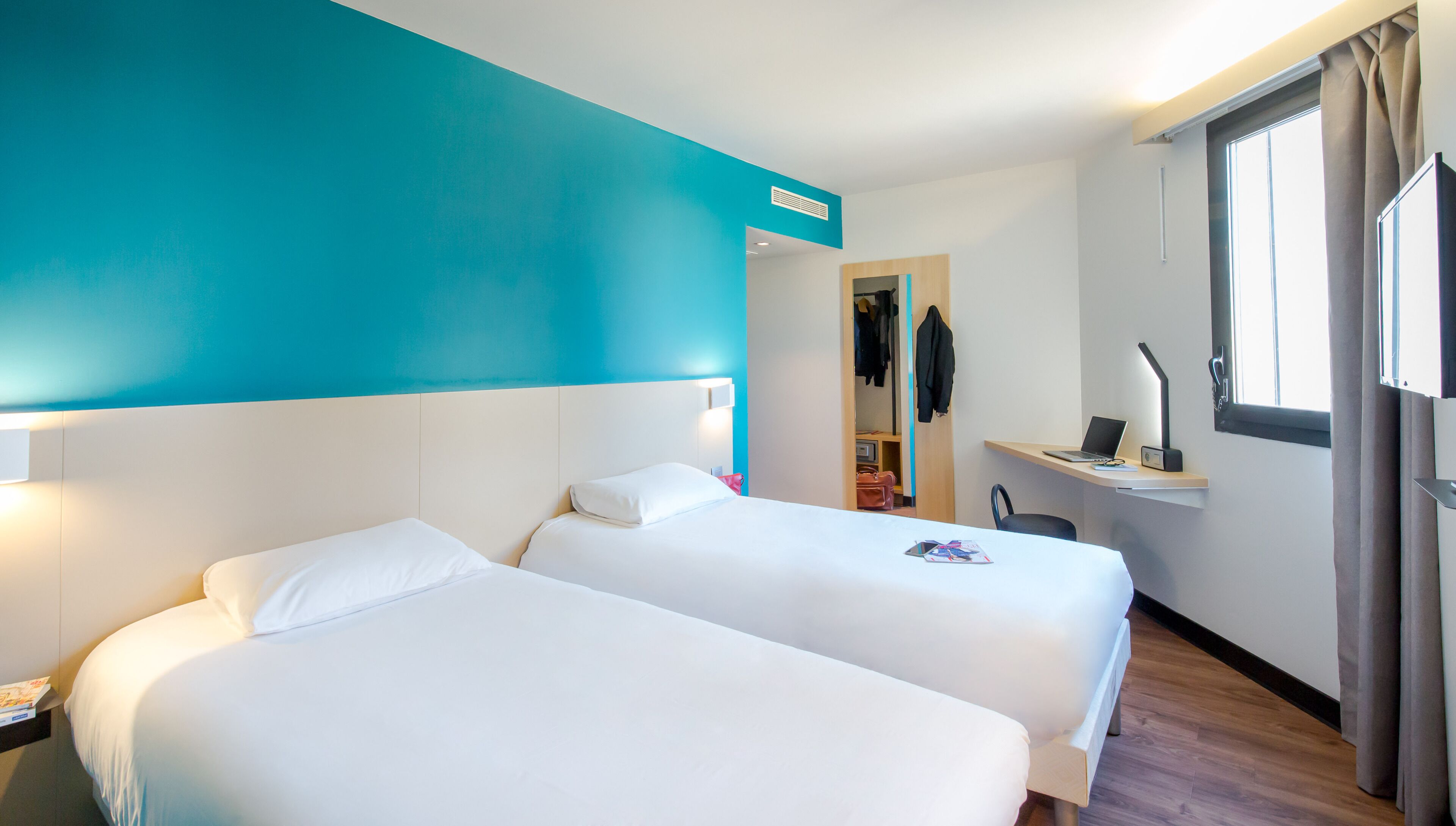 twin room, non smoking | premium bedding, in-room safe, desk, blackout curtains