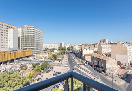 Blick von der Unterkunft. B&B HOTEL Marseille La Timone