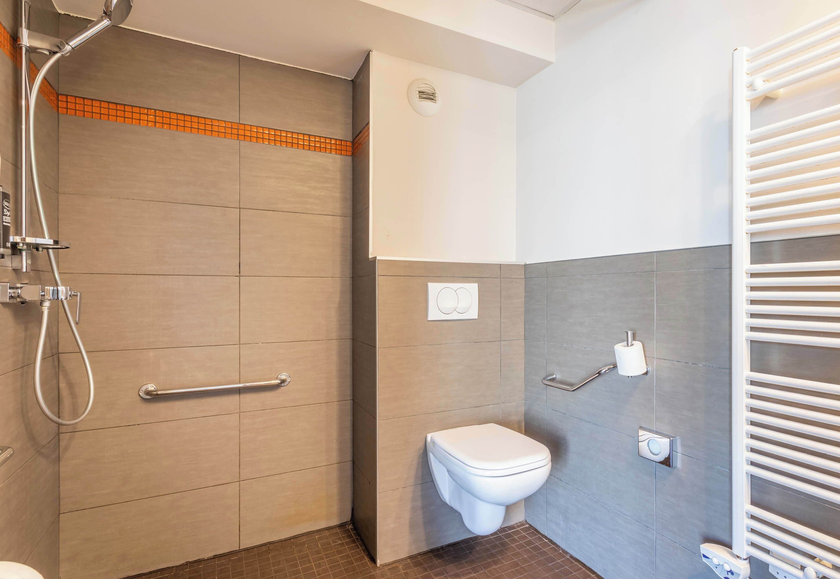 double room, accessible, non smoking | bathroom | shower, free toiletries, hair dryer, towels