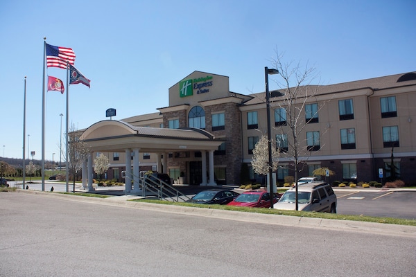 Holiday Inn Express & Suites Youngstown West - Austintown By Ihg - Youngstown, OH