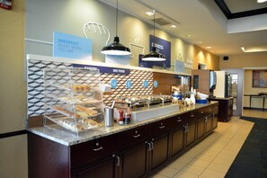 Free daily continental breakfast  - Holiday Inn Express & Suites Youngstown West - Austintown by IHG (Austintown)