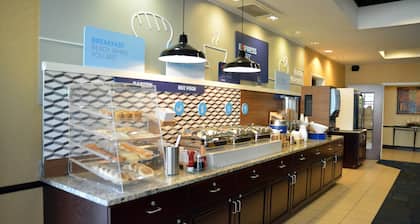 Holiday Inn Express & Suites Youngstown West - Austintown by IHG