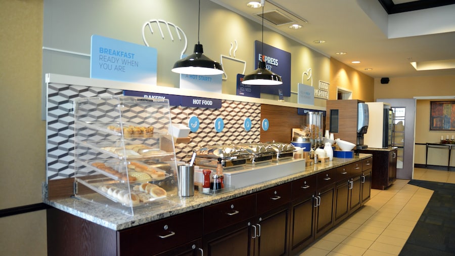 Holiday Inn Express & Suites Youngstown West - Austintown by IHG