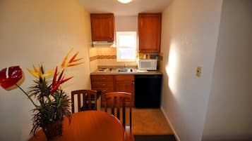 Fridge, microwave, coffee/tea maker