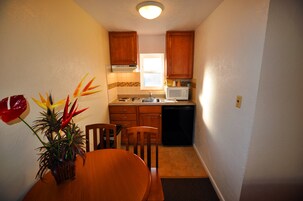 Refrigerador, microondas, cafetera/tetera