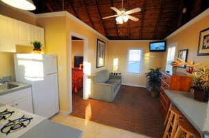 Cunas, camas plegables/adicionales, wifi gratis y ropa de cama