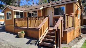 Mökki | Ylelliset vuodevaatteet, äänieristys, ilmainen Wi-Fi, vuodevaatteet