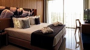 In-room safe, desk, free WiFi, bed sheets - Água Hotels Riverside (Lagoa)