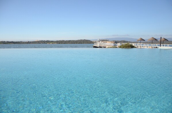 Indoor pool, outdoor pool, open 10:00 AM to 7:00 PM, pool umbrellas - Água Hotels Riverside (Lagoa)