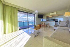 Flat-screen TV - Água Hotels Riverside (Lagoa)