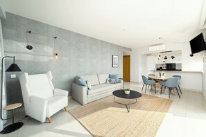 Suite (Riverside) (2) | Área de sala de estar | Televisión de pantalla plana 