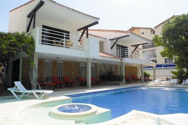Outdoor pool - Santorini Villas (Santa Marta)
