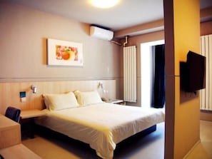 In-room safe, desk, blackout drapes, iron/ironing board - Jinjiang Inn Harbin Changjiang Road (Harbin)