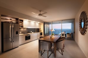 Full-sized fridge, microwave, oven, stovetop - Grand Mercure Apartments Magnetic Island (Nelly Bay)