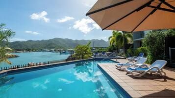 4 outdoor pools, pool umbrellas, sun loungers