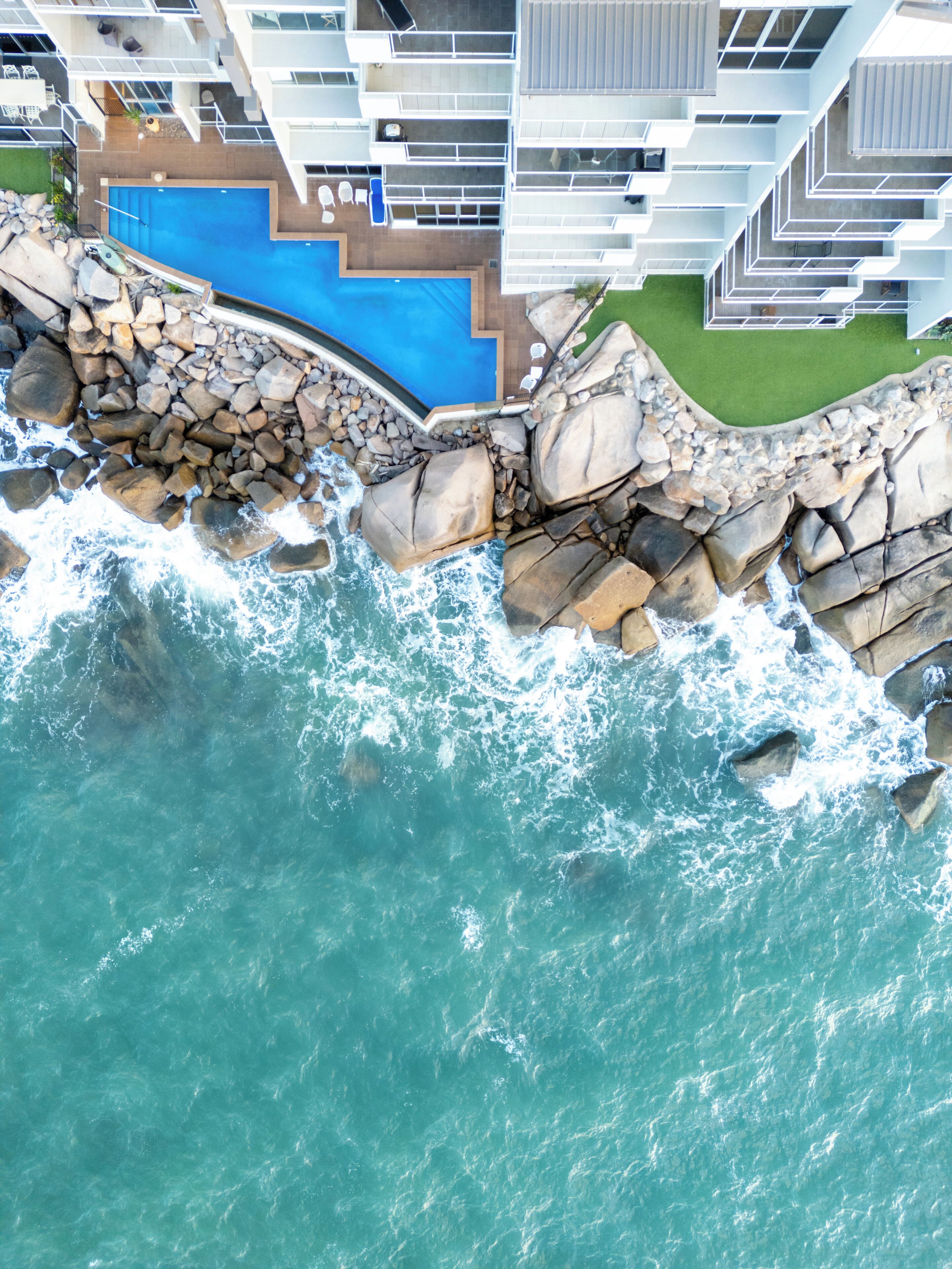 4 piscinas al aire libre, sombrillas, sillones reclinables de piscina